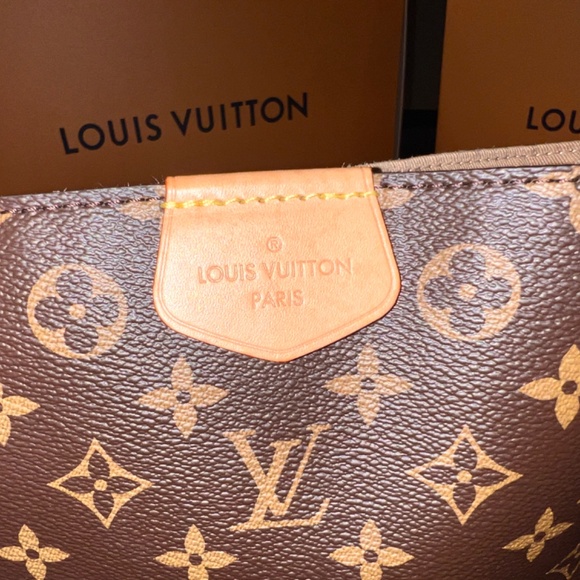 Louis Vuitton Hobo - Picture 5 of 7
